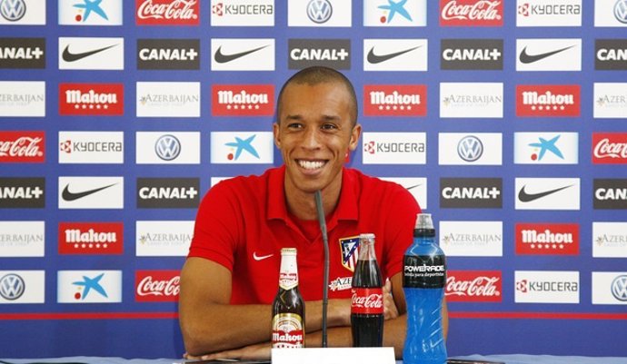 El central Joao Miranda en rueda de prensa