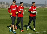 Courtois (Atlético) se retira del último entrenamiento con molestias musculares