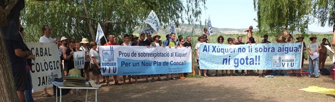 Asistentes a la iniciativa Mulla't pel Xúquer en Antella