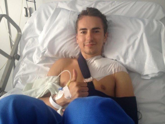 Jorge Lorenzo tras la operación de este sábado