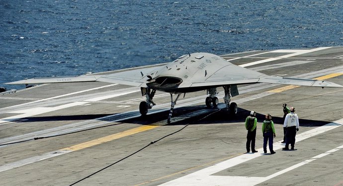 Aterrizaje de un drone en un portaviones de EEUU