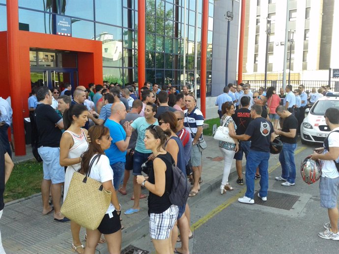 Protesta de Mossos ante la comisaría de Lleida