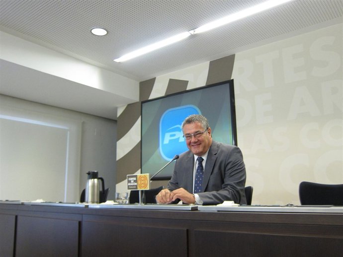 El portavoz del grupo parlamentario del PP en las Cortes, Antonio Torres.