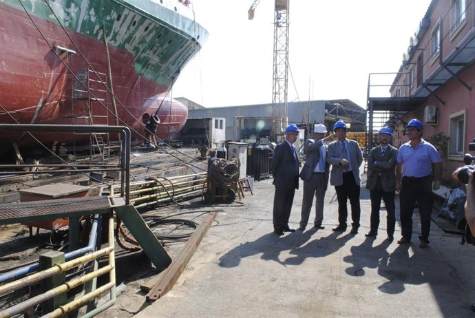 Visita de Diego Valderas a las instalaciones de astilleros. 