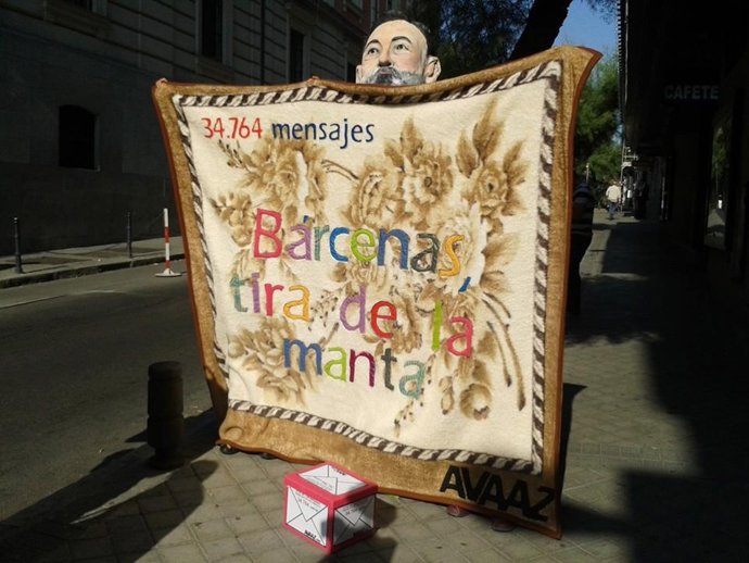 Manifestantes ante la Audiencia Nacional durante la declaración de Luis Bárcenas