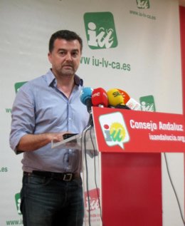 El coordinador regional de IULV-CA, Antonio Maíllo, hoy en rueda de prensa