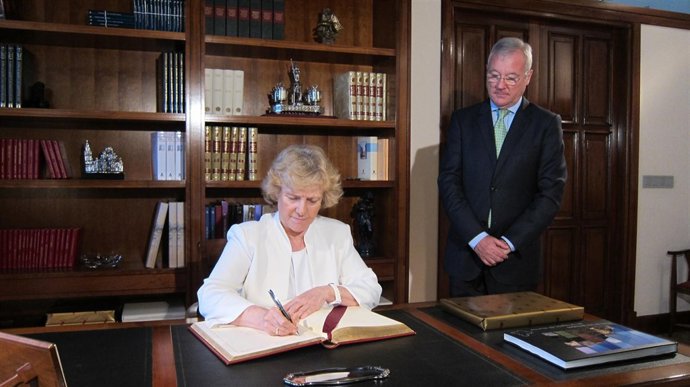 El presidente Valcárcel recibe a la Defensora del Pueblo en Palacio San Esteban
