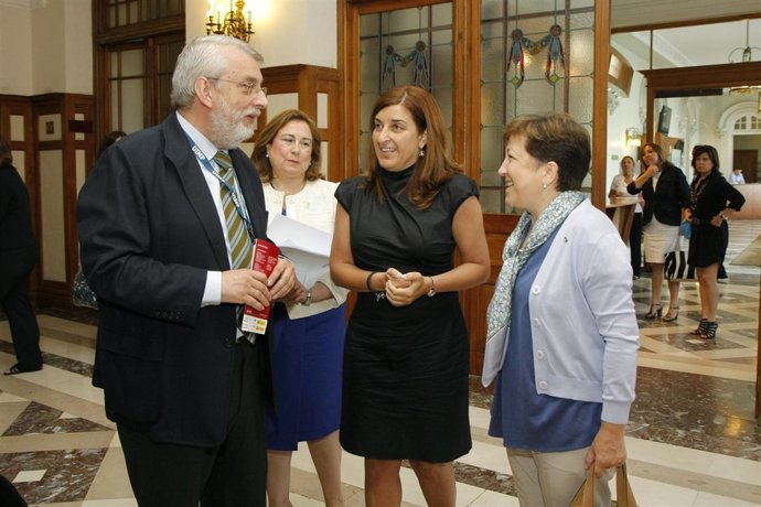 La vicepresidenta y consejera de Sanidad en la UIMP