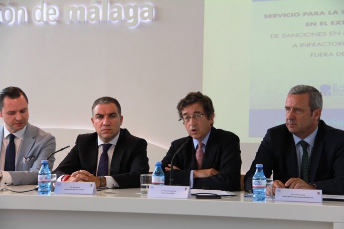 Elías Bendodo y el secretario general de la FEMP