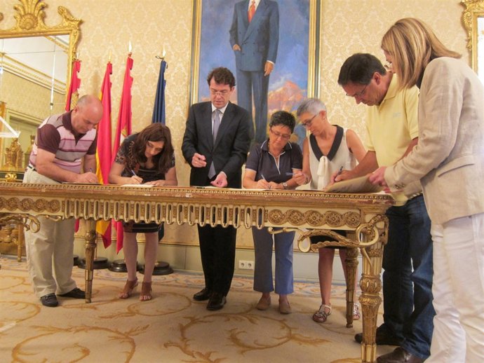 Firma del acuerdo entre Ayuntamiento y empresas de economía social de la ciudad