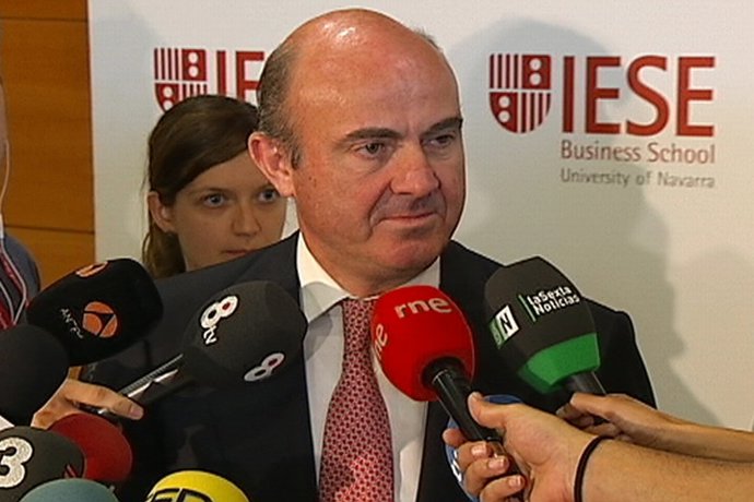 Guindos cree que la estabilidad política está garantizada