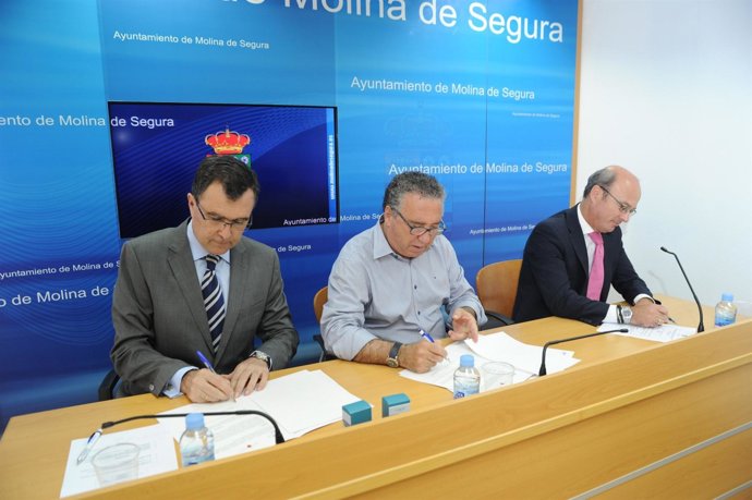 Convenio cesión instalaciones La Serreta 