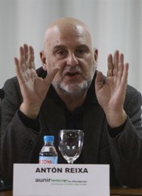 Antón Reixa deja la SGAE "víctima de una lucha de poder que va más allá de lo legítimo"