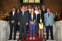 Maria Salom con representantes de la Federación Hotelera y consistorios