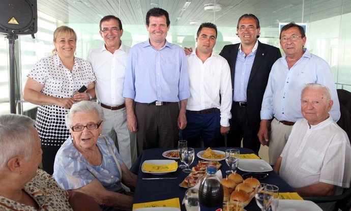 Ciscar en el homenaje a los pescadores veteranos de Gandia