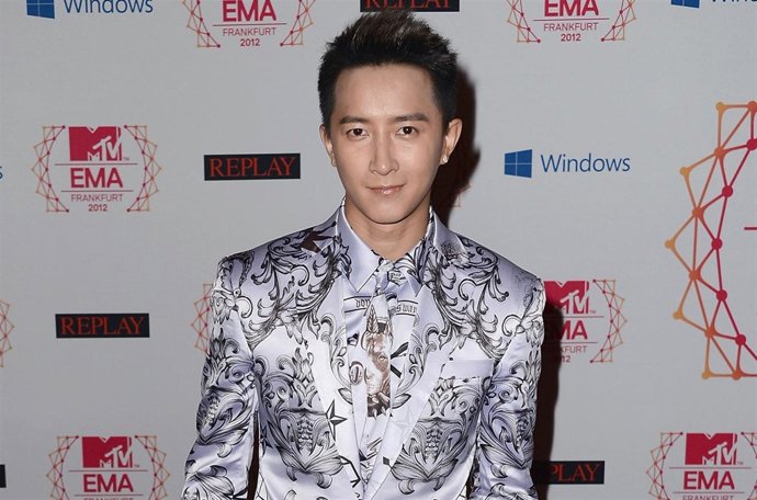 FRANKFURT AM MAIN, GERMANY - NOVEMBER 11:  Chinese Singer Han Geng Attends The M