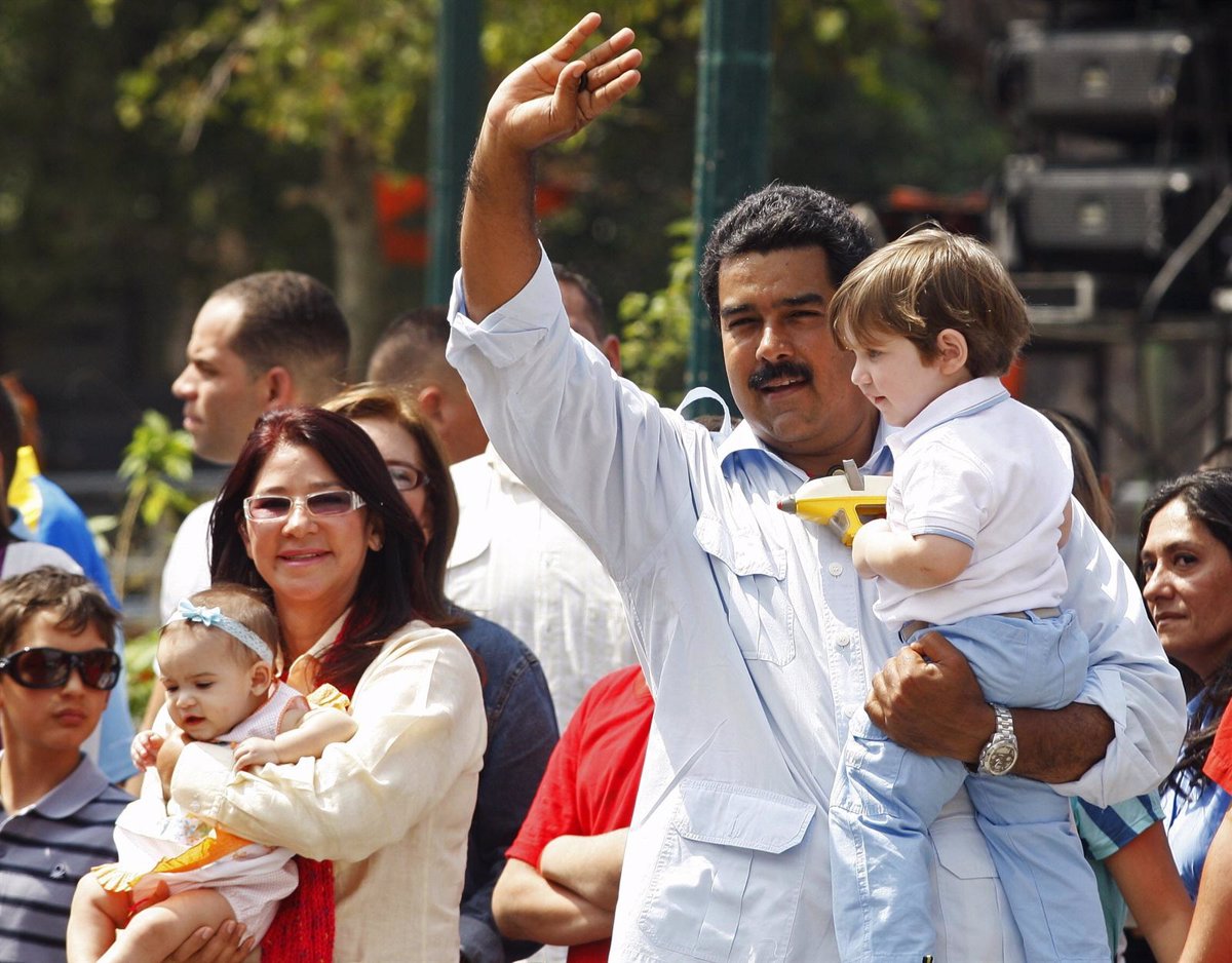 Maduro se casa con su compañera Cilia 