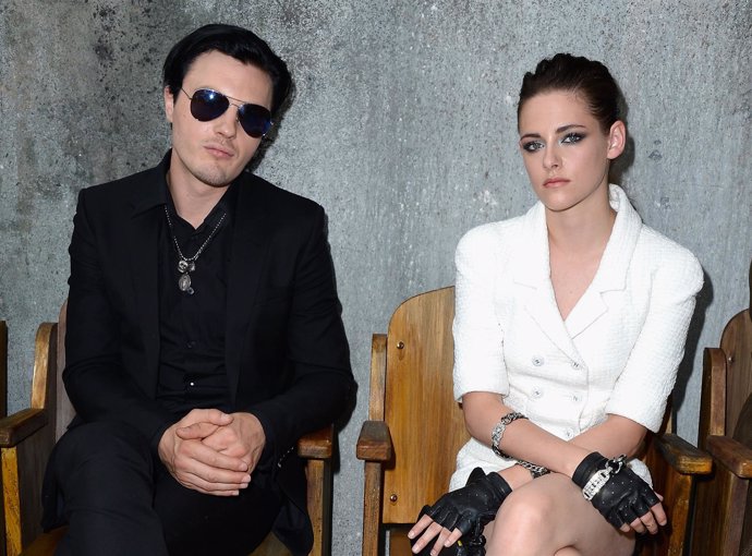 Michael Pitt y Kristen Stewart