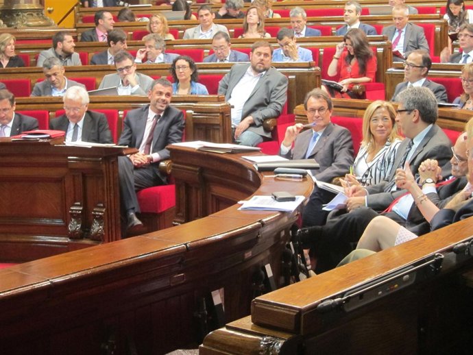 El Govern, en el Pleno del Parlament