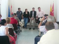 Gómez está "totalmente de acuerdo" con Rubalcaba y cree que "si Rajoy no va al Congreso, hay que llevarle"