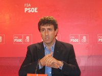 Gutiérrez (PSOE) cree que si Rajoy cae "a Mercedes Fernández le queda un cuarto de hora"