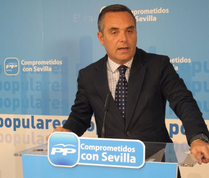 El presidente del PP de Sevilla, Juan Bueno