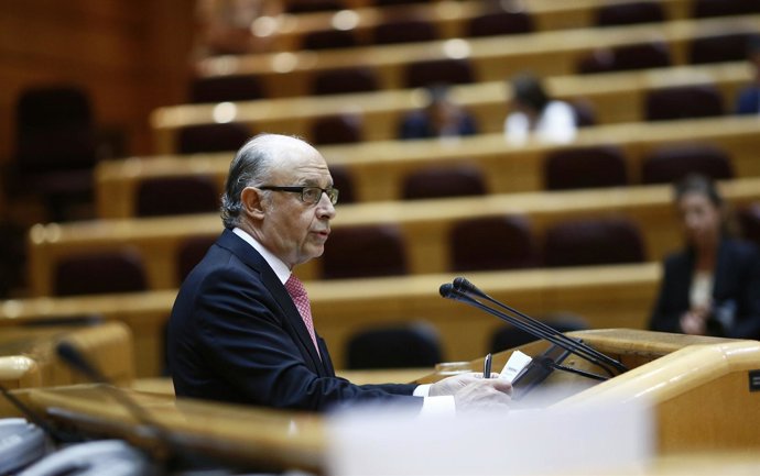 El ministro de Hacienda, Cristóbal Montoro, en el Senado