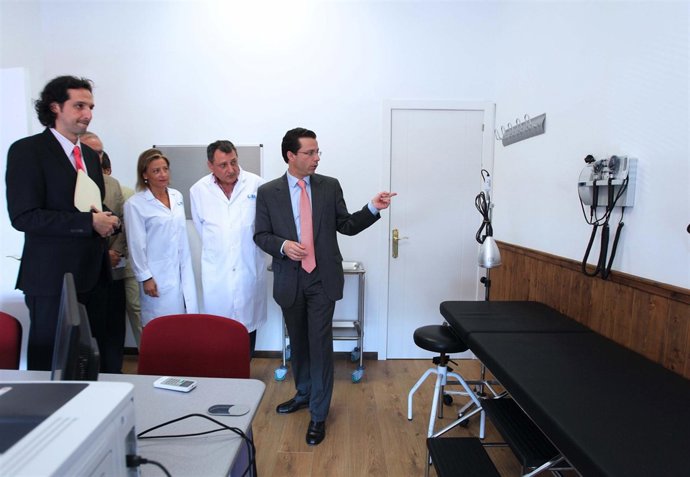 El consejero durante una visita al nuevo dispositivo de AP