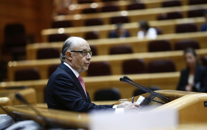 El ministro de Hacienda, Cristóbal Montoro, en el Senado