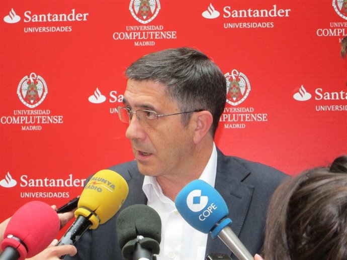 Patxi López tras pronunciar una conferencia en El Escorial