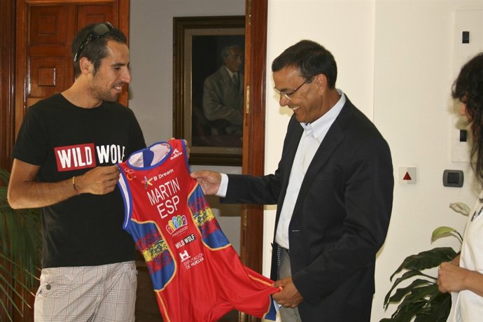 El presidente de la Diputación de Huelva, Ignacio Caraballo, con Emilio Martín.