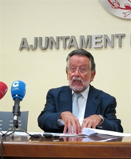 Alfonso Grau, En una rueda de prensa