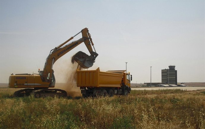 Inicio de las obras del parque aeronáutico del Aeropuerto de Lleida