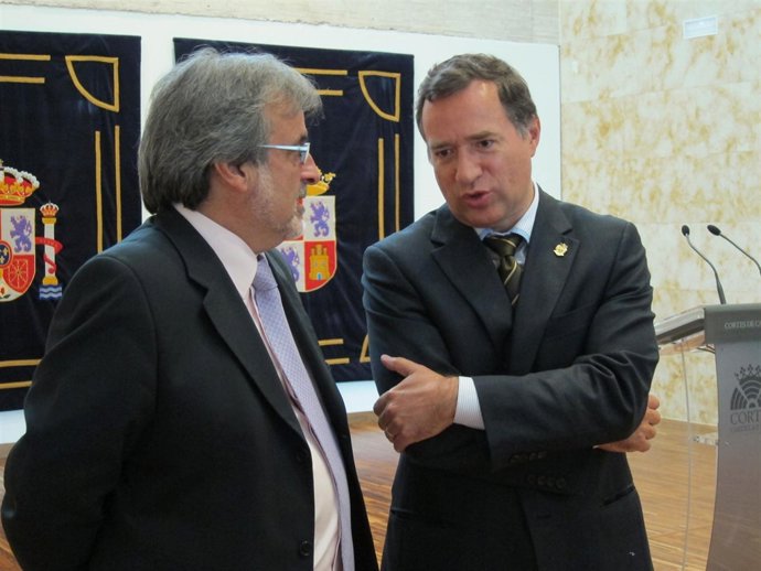 Los Integrantes Del Grupo Mixto En Las Cortes, González (IU) Y Valderas (UPL)