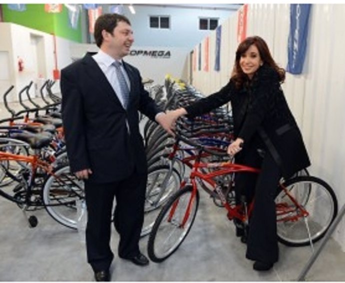 Cristina Fernández en bicicleta
