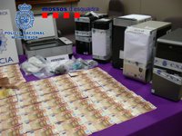 La Policía aconseja comprobar en los billetes de 50 euros el holograma, el valor facial y las impresiones calcográficas