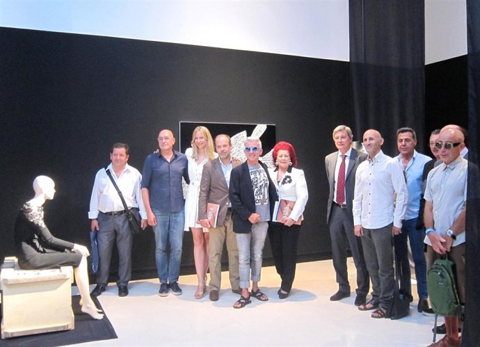 Presentación de la exposición ' Entre bambalinas, arte y moda'