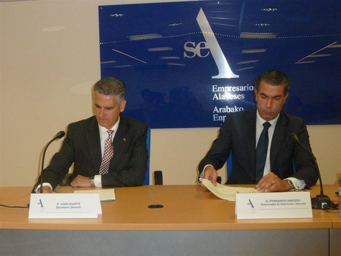 Secretario de la patronal alavesa SEA, Juan Ugarte juanto a Fernando Raposo