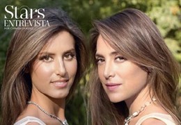 Las dos hermanas parecidas físicamente pero con un estilo personal