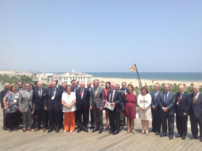 Foto de familia de la clausura del foro sobre la Marca España en Valencia