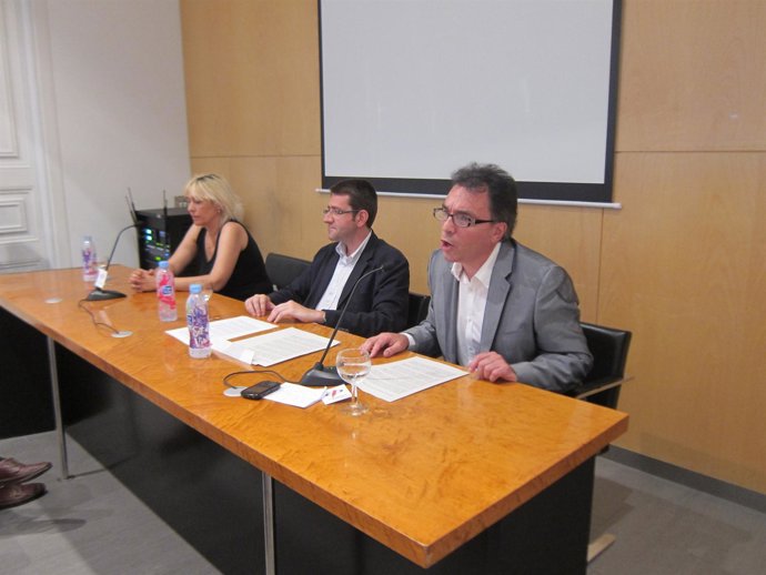 C.Teixidó (Ara o Mai), J.M.Vall (Fundació P.Macià) y S.Espot (Catalunya Acció) 