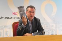 Espadas: "Zoido permanece ciego, sordo y mudo ante las medidas de Rajoy que inciden sobre los sevillanos"