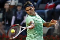 Federer acaba con la resistencia de Hajek y se planta en cuartos de final