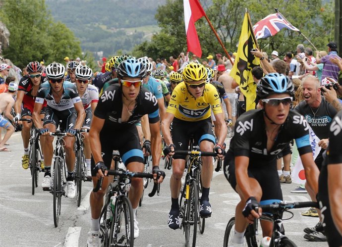 Alpe d'Huez convierte en 'humano' a Froome 