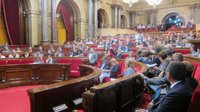 El Parlamento catalán celebra la liberación de las dos cooperantes españolas