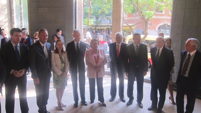 Los ministros junto a Fabra y Barberá