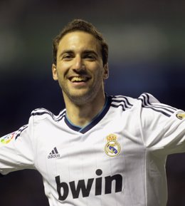 Gonzalo Higuaín celebra un gol con el Real Madrid