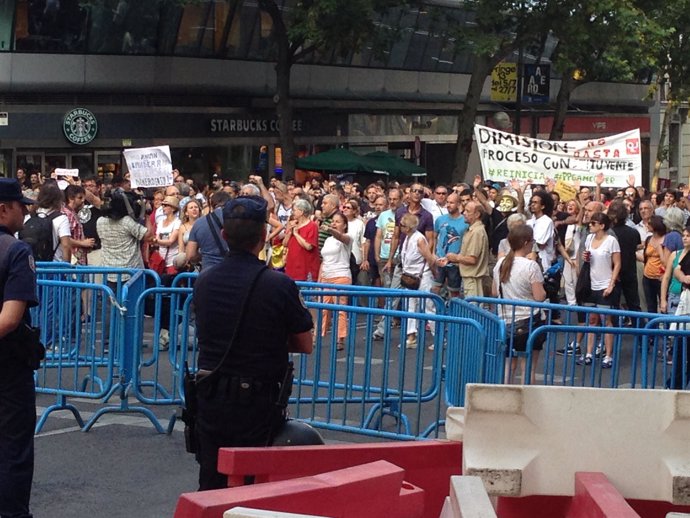 Manifestación frente a Génova para pedir la dimisión de Rajoy 