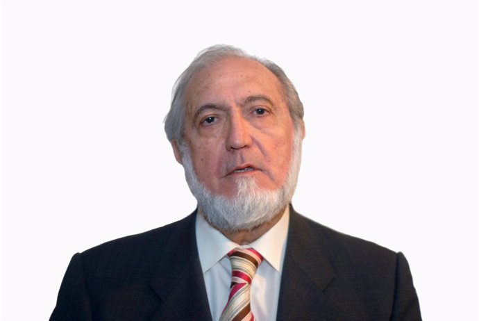 El nuevo presidente del Colegio de Médicos de Sevilla, Juan Baustita Alcañiz