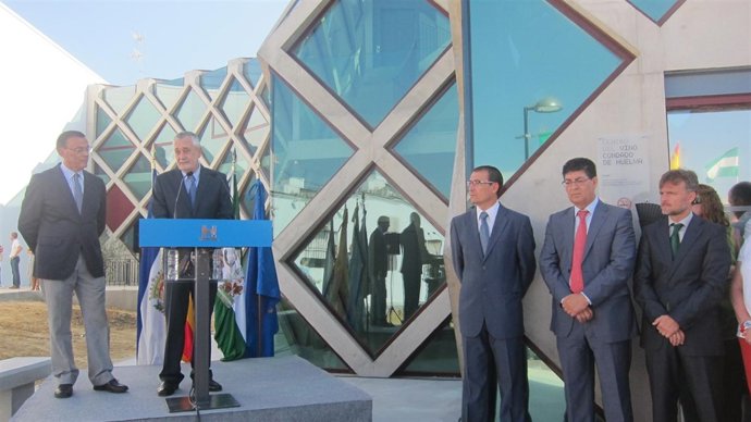 El presidente de la Junta de Andalucía, José Antonio Griñán, en Bollullos del Co